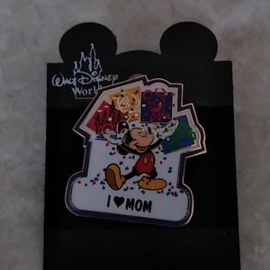 Disney "I Love Mom" Pin